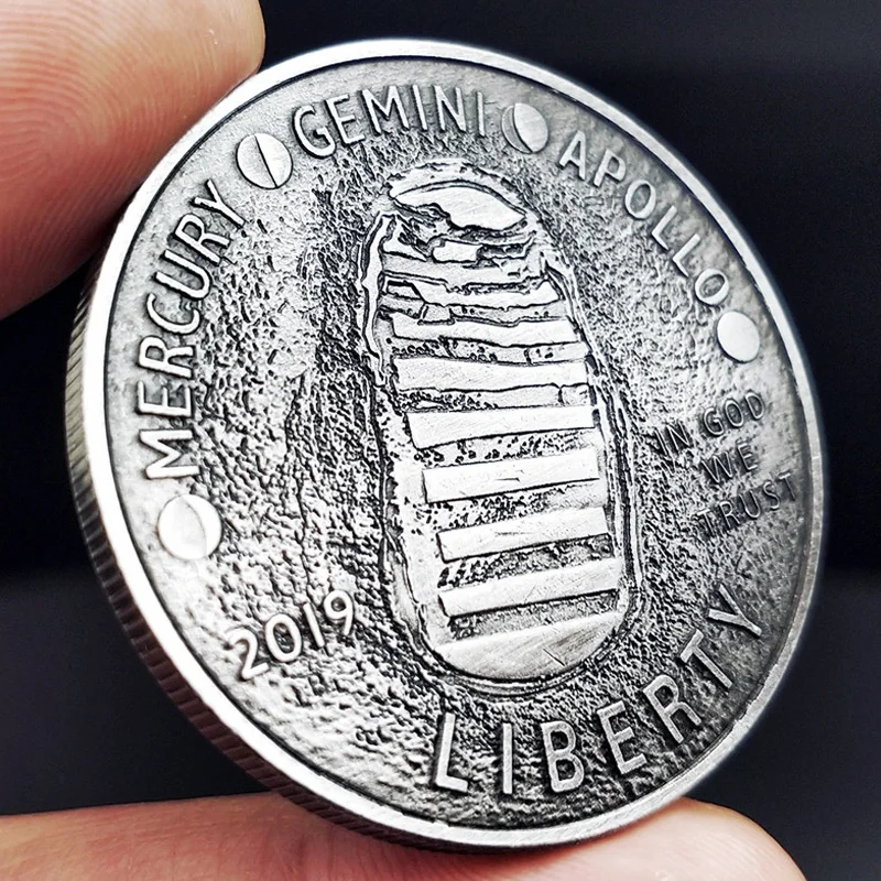 Collection Coin Commemorative Coin Home Decor Badge with Acrylic Box Metal Round Adornment Coin Emulation Game Currency