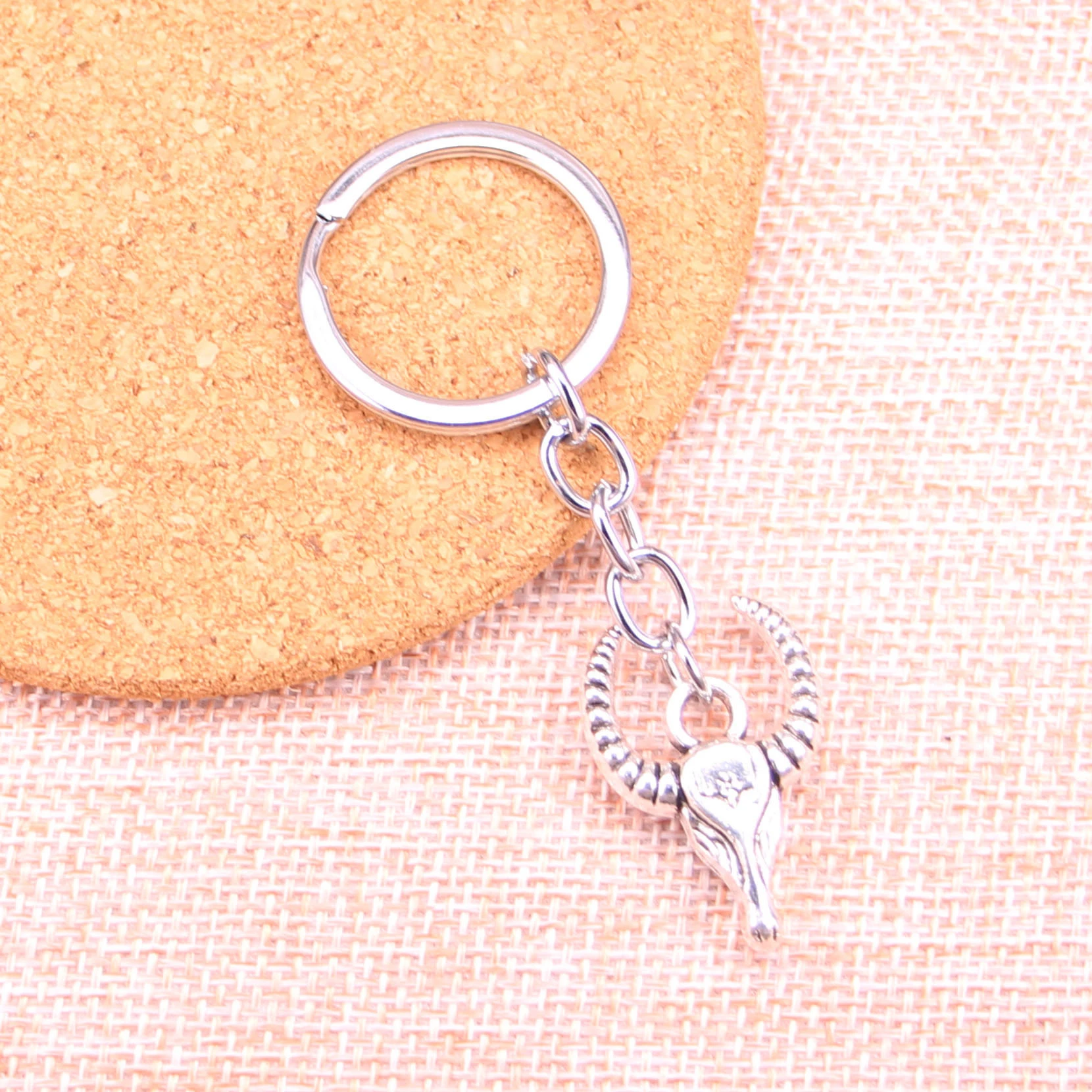 20pcs 29*20mm bull ox head Pendants DIY Men Car Key Chain Ring Holder Keyring Souvenir Jewelry Gift | Украшения и аксессуары