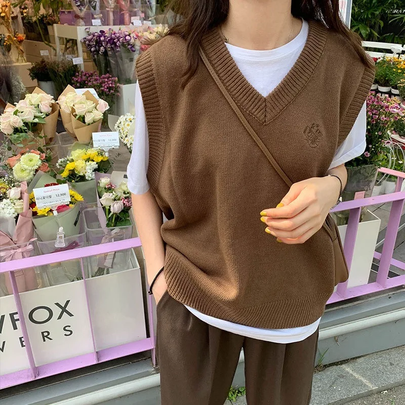

Korean Preppy Style Spring Autumn Embroidery Sleeveless V-neck Loose Vest Sweaters Womens Knitted Sweaters Oversized Tops