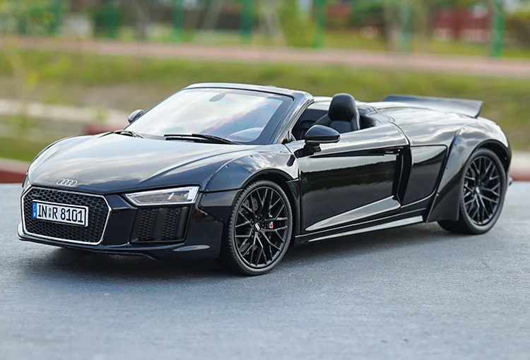 Оригинальный авторизованный оригинальный 1/18 масштаб Audi R8 V10 plus Новый литой под