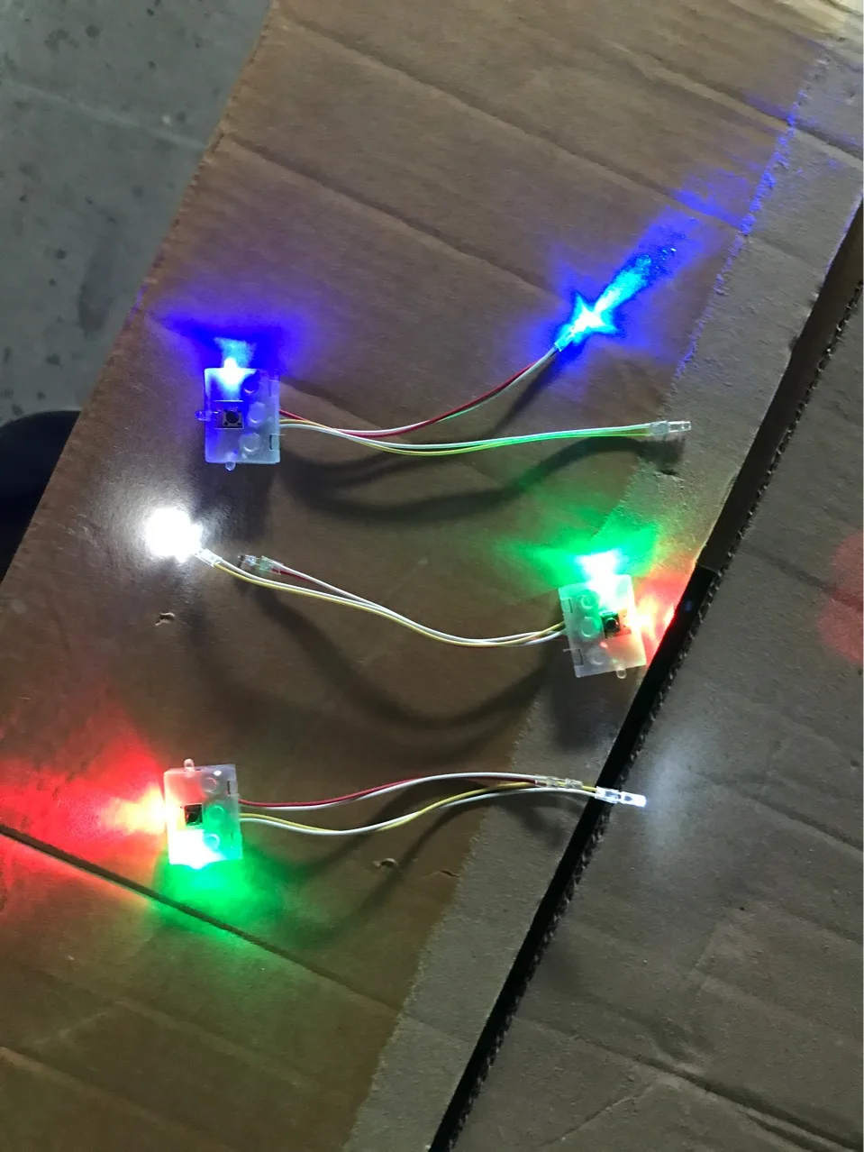 LIGHT Детская обувь с подсветкой модные кроссовки ролики белые светодиодные кроссовки для маленьких девочек и мальчиков светящаяся повседневная обувь на плоской подошве - Цвет: LIGHT
