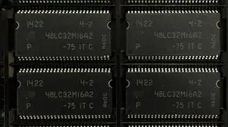 100% новая бесплатная доставка MT48LC32M16A2P-75IT: C MT48LC32M16A2P-75IT TSOP