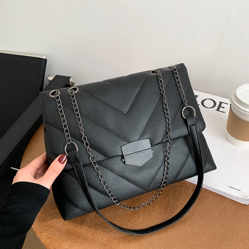 

Fashion chain bag commuter messenger bag lady embroidery thread Korean version 2020 autumn and winter popular new shoulder bag