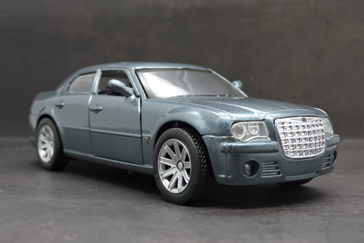Модель автомобиля из 1:32 сплава для Chrysler 300C длина 14,5 см - Цвет: Серый