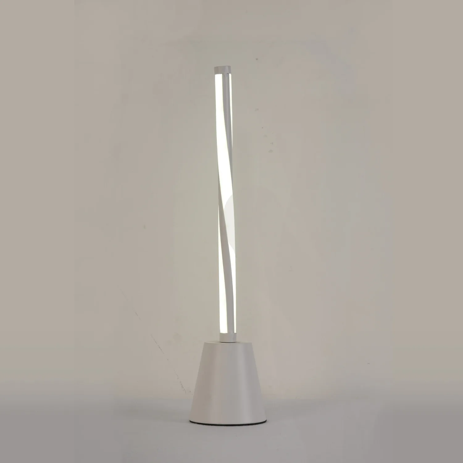 

Mini- Personality Rotating Small Desk Lamp Concise Post Modern Lighting Read Eyeshield Desk Lamp Northern Europe Desk Lamp