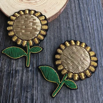 

High-quality hand-embroidered golden sunflower design upscale French classic creative Indian silk brooch
