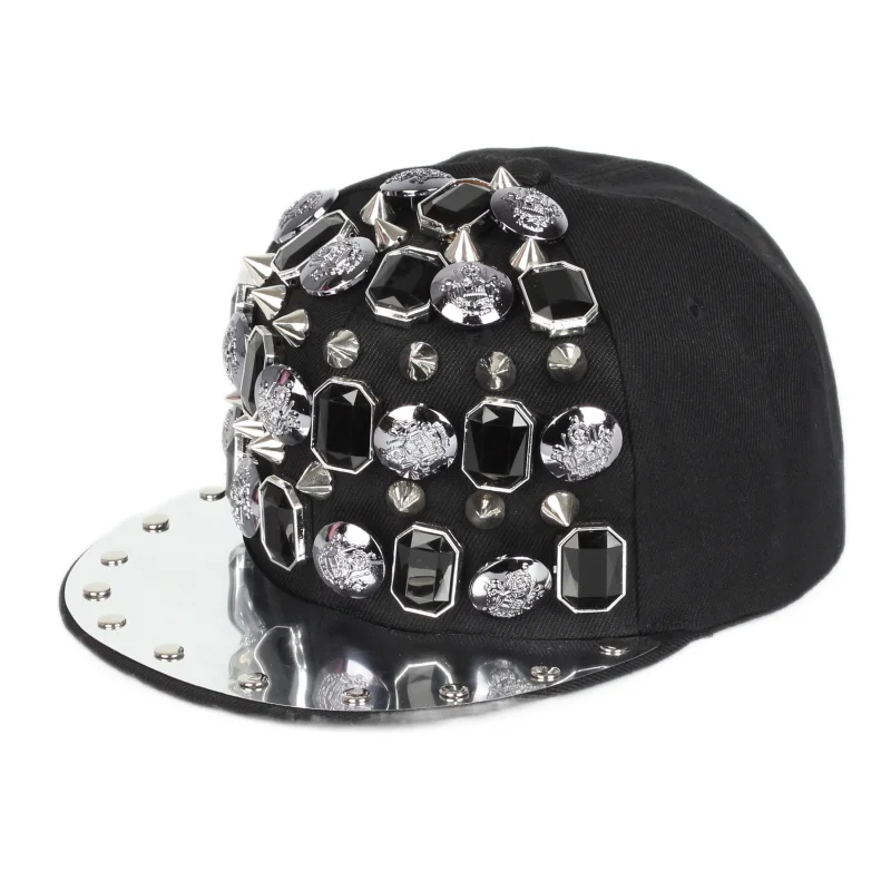 Großhandel mit Nieten im europäischen und amerikanischen Punk-Stil, flache Traufe, farbige Metallkrempe, Rückprall, Hip-Hop-Snapback-Kappe, Sporthüte
