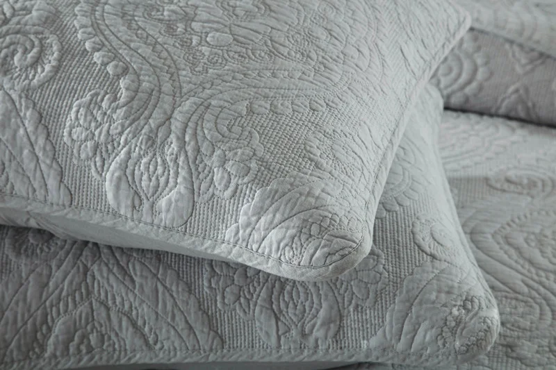 12595843982_353750118