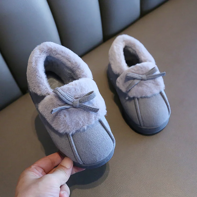 mc Light Gray Тапочки для мальчиков и девочек с бантиком; Милая зимняя теплая обувь на плоской подошве; детская Нескользящая домашняя обувь; модные детские шлепанцы; вьетнамки на платформе - Цвет: mc Light Gray