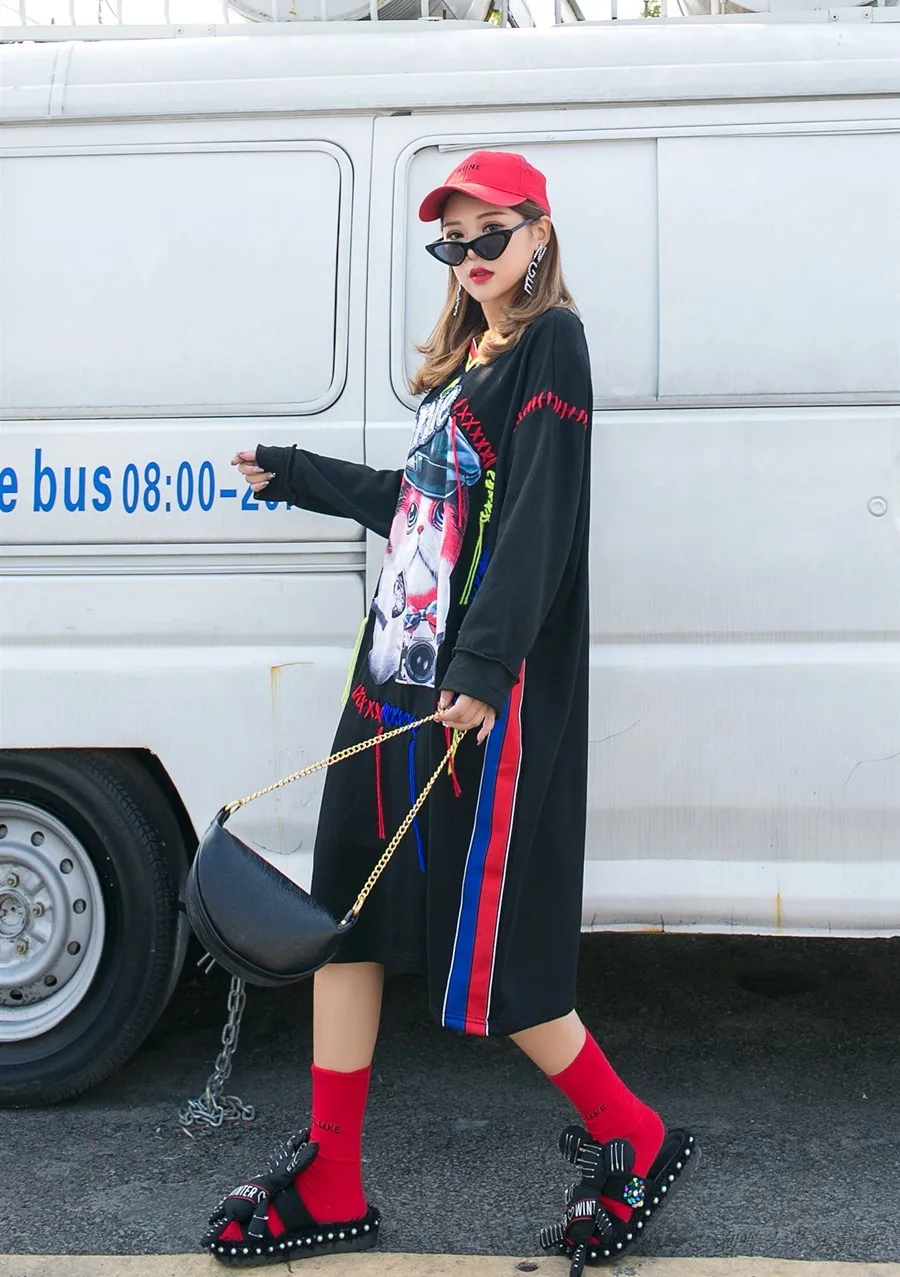 Vefadisa Sequins Tassel Sweatshirt Dress Woman Winter Cartoon Printed Pullovers Dress Thick Medium And Long Black QYF973