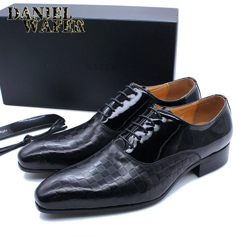 LUXURY ITALIAN MEN OXFORD SHOES FASHION PLAID PRINTS PATENT LEATHER SHOES BLACK WHITE LACE UP WEDDING OFFICE MEN FORMAL SHOES LUXURY ITALIAN MEN OXFORD SHOES FASHION PLAID PRINTS PATENT LEATHER SHOES BLACK WHITE LACE UP WEDDING OFFICE MEN FORMAL SHOES