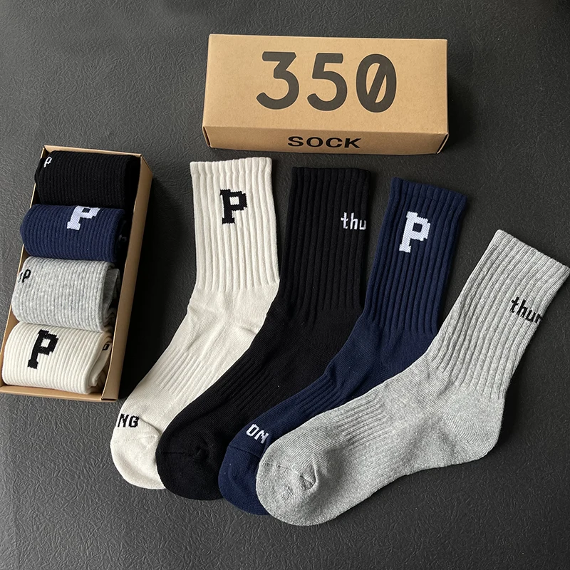 Brief "P" Socken ins Flut Männer Frauen persönlichkeit Crew einfarbig Schwarz weiß baumwolle street Koreanische Sport SOCKEN 4 paare/schachtel – Detail 1