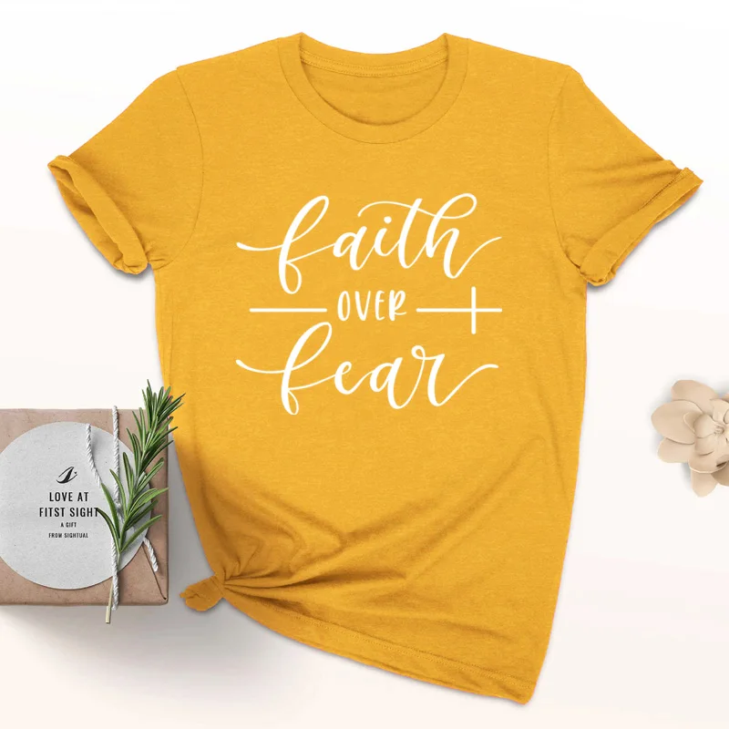 gold tee white text Faith Over Fear футболка для христианина Религия Костюмы для Для женщин вера рубашка Графический бесстрашный лозунг Винтаж гранж топы для девочек футболки для девочек - Цвет: gold tee white text