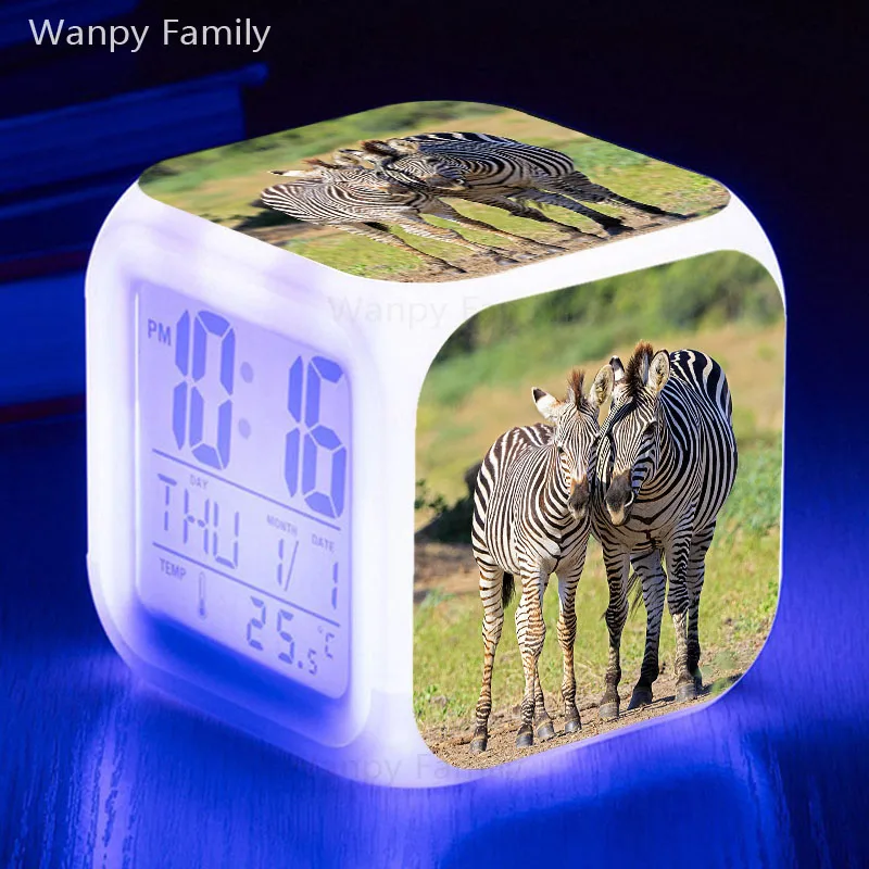 [Wanpy family] Будильник с изображением животных зебры для детской комнаты Многофункциональный светящийся светодиодный цифровой будильник с изменяющимся цветом - Цвет: Коричневый