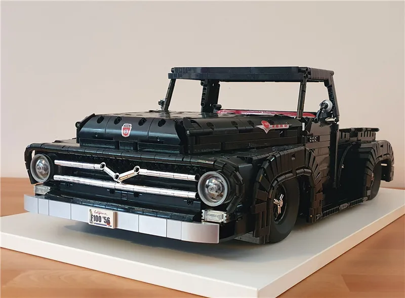 MOC 37562 Ford F100 by Loxlego with 3234 pieces