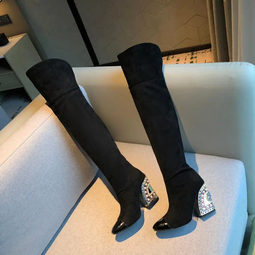 Дизайн, покрыты золотом, сапоги до бедра для Для женщин сексуальные Стразы Жемчуг на не сужающихся книзу высоких массивных каблуках обувь для вечеринок зимняя женская обувь в ковбойском стиле, ботинки с высоким голенищем - Цвет: black