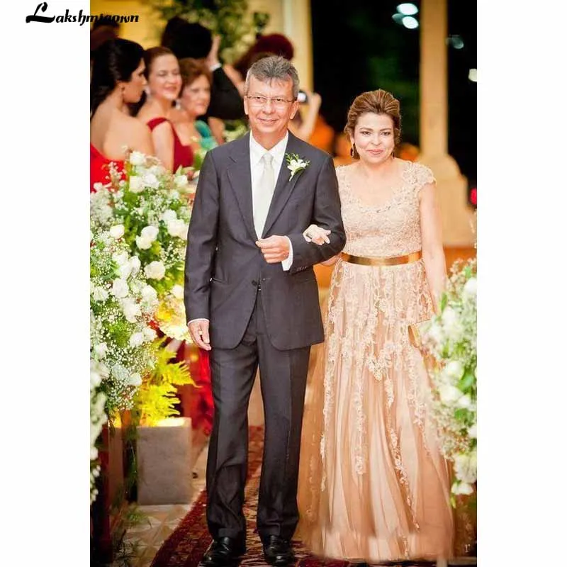 Champagne Moeder Van De Bridal Jurken Nieuwe Kant Applique Mouwloze EEN Lijn Lange Moeder Avondjurk Formele Prom Jassen Champagne Moeder Van De Bridal Jurken Nieuwe Kant Applique Mouwloze EEN Lijn Lange Moeder Avondjurk Formele Prom Jassen