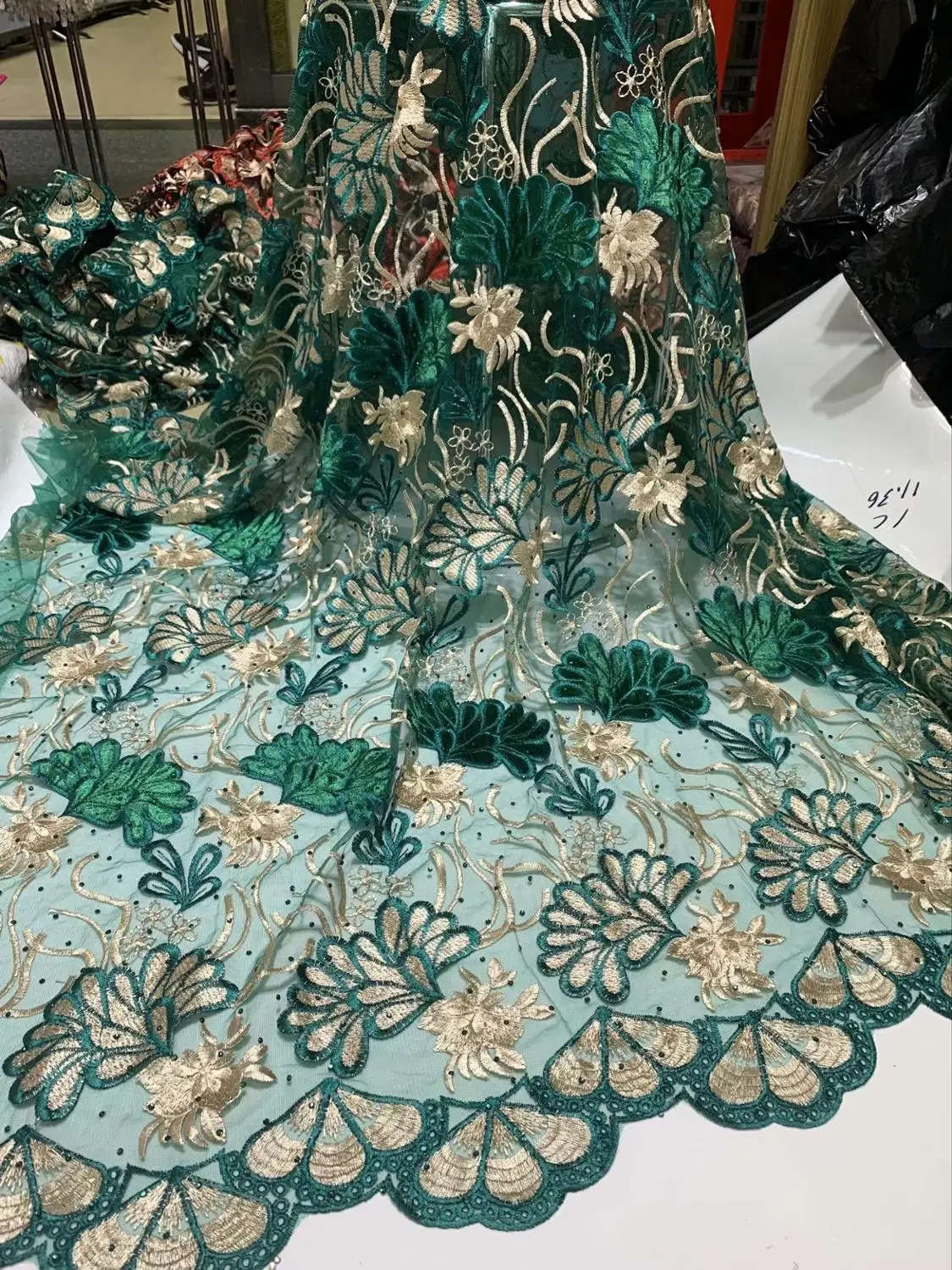 

High Quality 2019 Tulle Sequins Nigerian Lace Fabrics Plume Embroidered African Red Lace Fabric LFB2-51