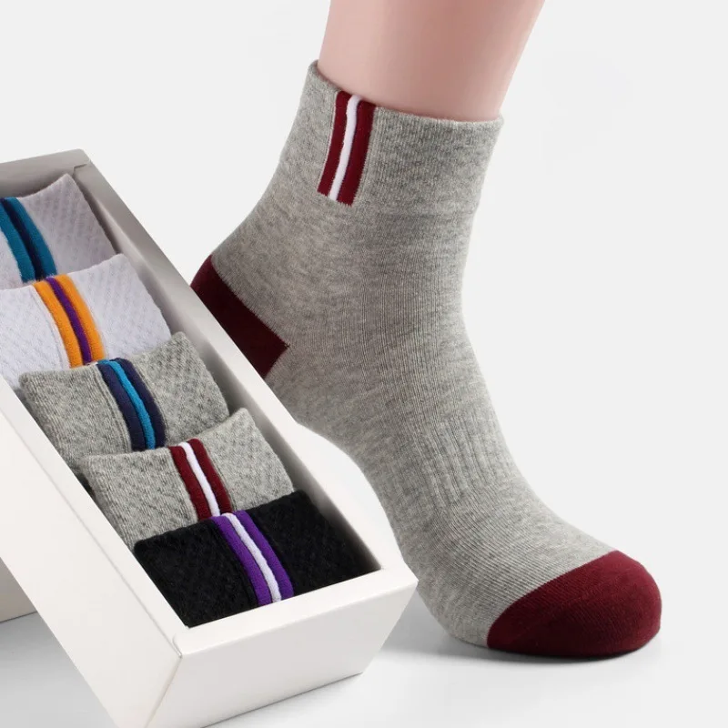 

2020 spring hot style cotton absorbent socks men in sports socks tube male socks stripe leisure socks wholesale