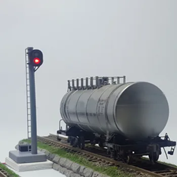 

1:87 HO Scale G60K Light Tank Truck Model Train Architectural Scene Sand Table Railway 2-Light Traffic Light Silver Grey