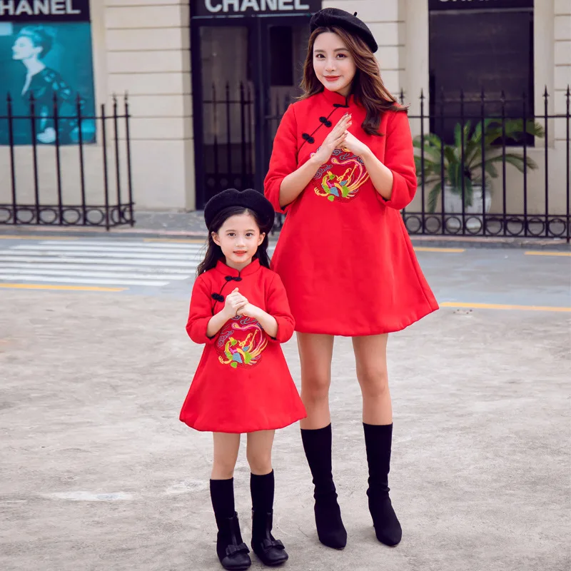 One dress Г. Китайский новогодний костюм Тан одинаковые комплекты для семьи красное платье Чонсам для мамы и дочки Мужская детская куртка ханьфу для мальчиков топы - Цвет: One dress