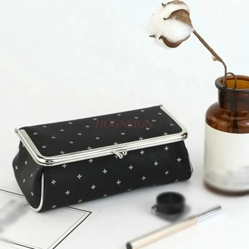 

makeup accessories Makeup Embossed Cosmetic Bags Cute Girl Package Simple Portable Lipstick Bag With Storage Small Fresh Make Up
