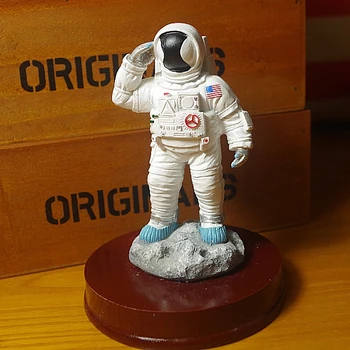 

Space Man Cosmonaut Space Shuttle Spaceship Resin Pendant Model Doll Spacecraft Aerospace Decor Astronaut Figure Figurine gift
