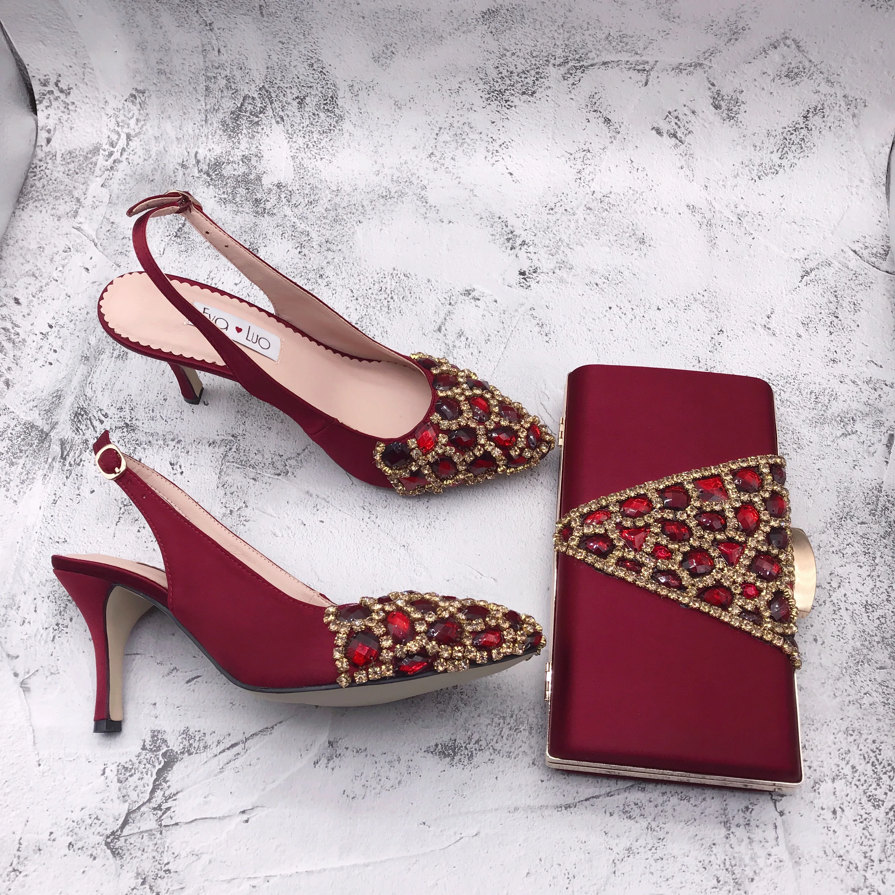 Рисунок 2 - Женская свадебная обувь и сумки