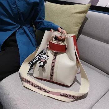 

2020 new female bag Korean fashion shoulder bag female student broadband crossbody bucket bag tide