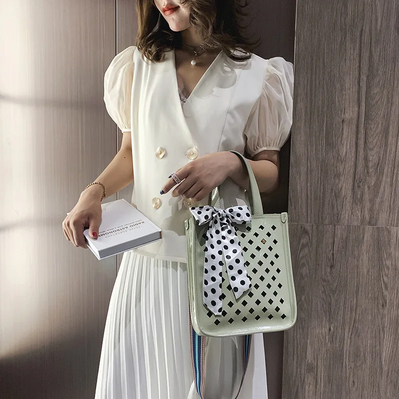 

2019 spring and summer personality design hollow vegetable basket mother bag handbag Joker casual shoulder Messenger bag