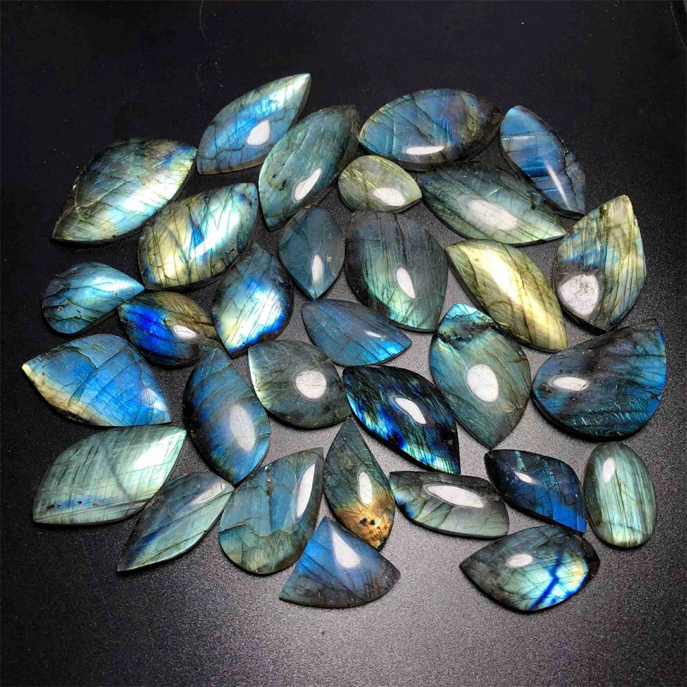 

1Pc Natural Polished Leaf Shape Labradorite Quartz Pendant Energy Stone Healing Crystals Mineral Specimen Collection Gift Crafts