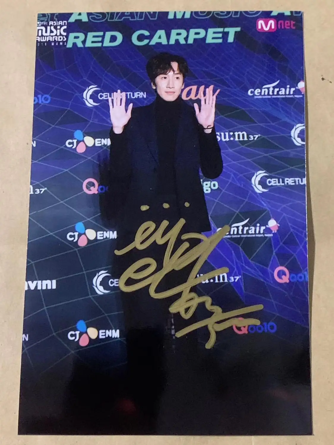 hand signed Lee Kwang Soo autographed group photo 4*6 Award ceremony 1219A | Дом и сад