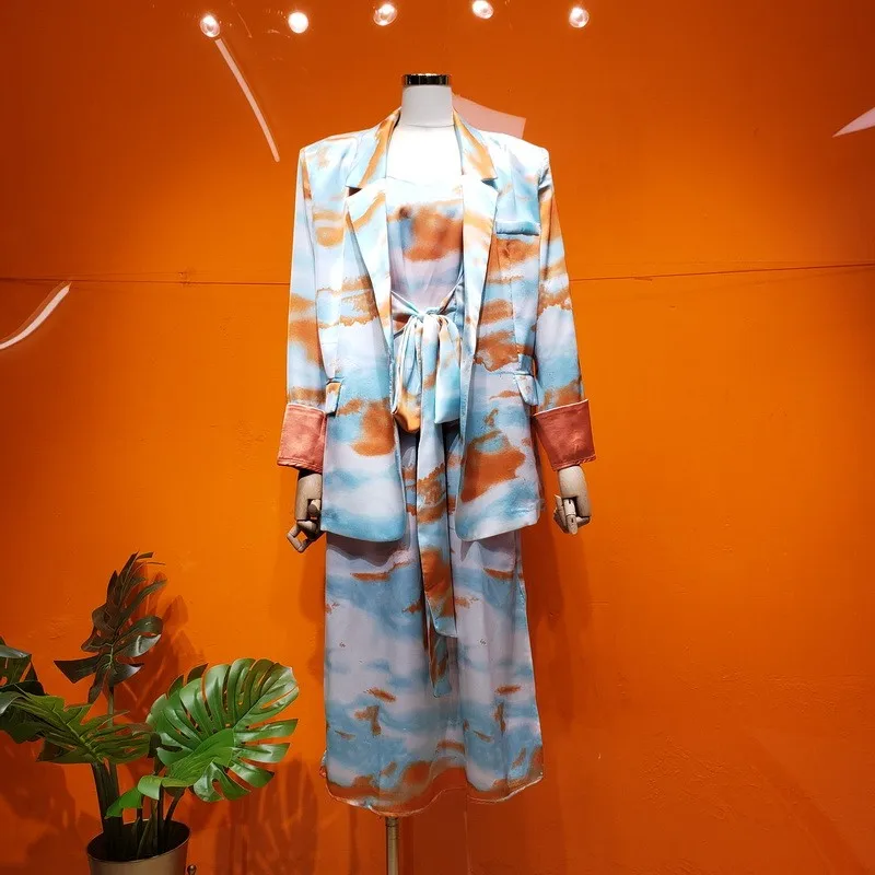 Рисунок 4 - Модное летнее платье на шнуровке с тонкими бретельками