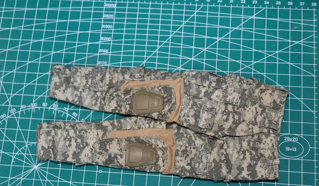 

1/6 Scale Soldier Camouflage Combat Pants Model for 12" Male Action Figure