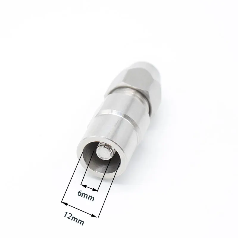 Accouplement flexible pour moteur essence 26-30cc, avec dimensions précises 12x6.35mm, posé sur une surface métallique.
