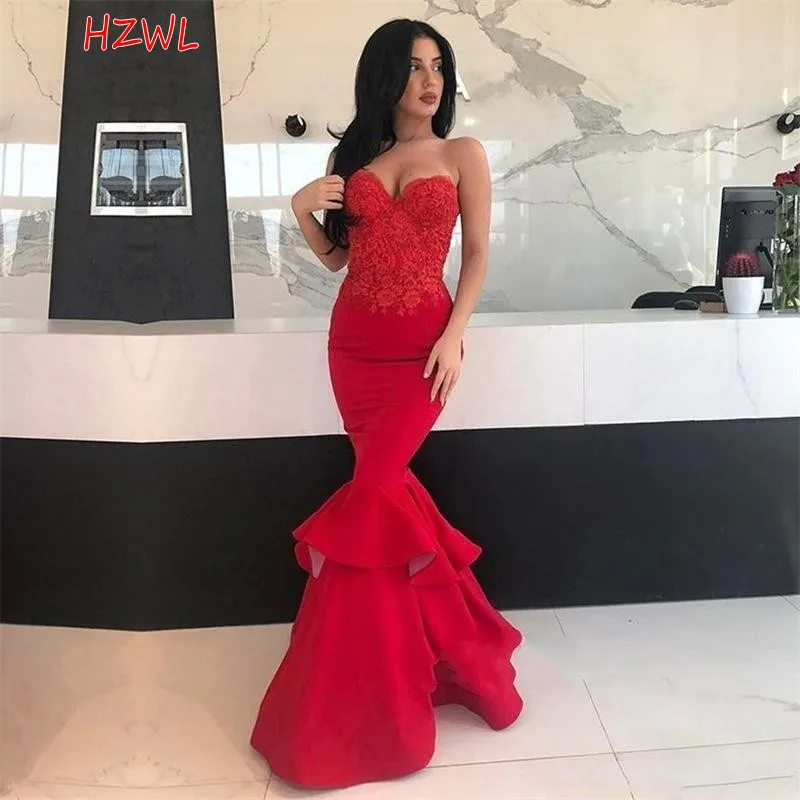 

Saudi Arabic Red Mermaid Lace Prom Dresses with Appliques Strapless 2021Tired Skirt Satin Sweep Train Formal Evening Party Gowns