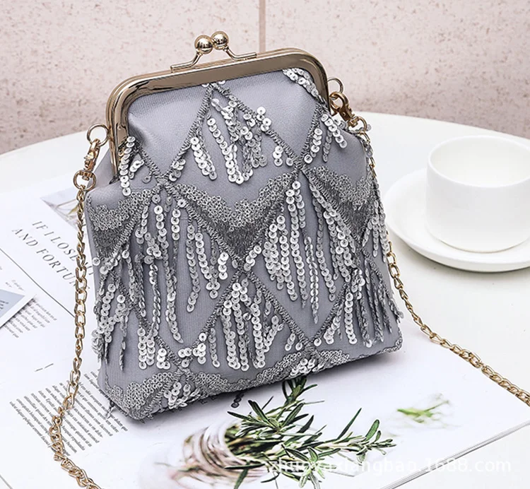 9341982821_1826699174