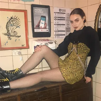 

Bazhenova Autumn Woman Sexy Chain Short T-shirt For Girls Hooded Solid Color Personality Tops Women Fall Charm Tops Lady R660