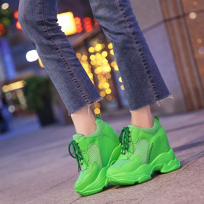 Женские кроссовки на платформе; коллекция года; Весенняя дышащая сетчатая обувь; женская повседневная обувь на танкетке; кроссовки на толстой подошве 11 см; зеленая обувь