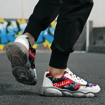 

2020 summer New men fashion graffiti flyknit mesh Breathable little bear street trend sport casual shoes man sneakers