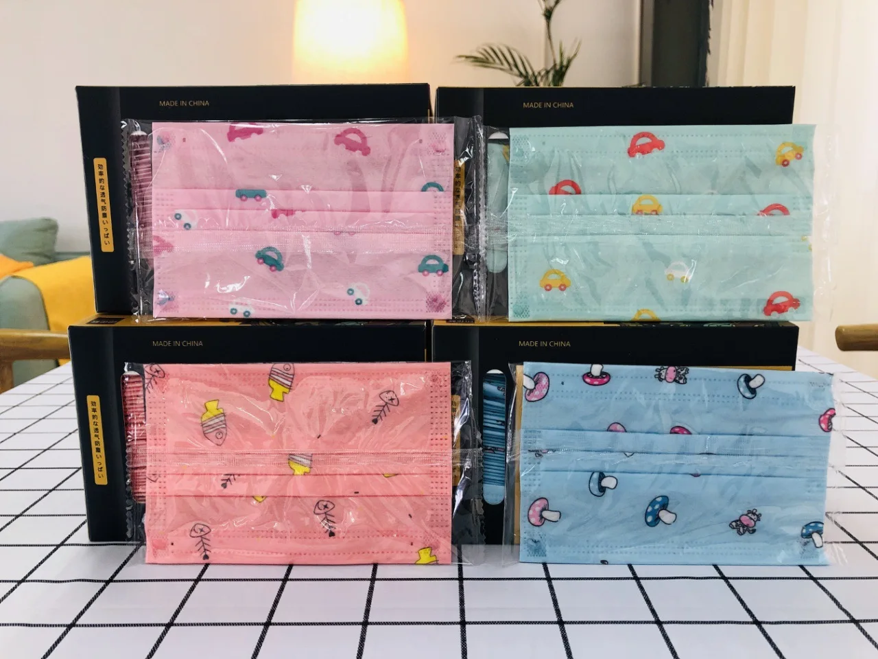 

Brand aged 5-13 Boys Girls Disposable 3 layer Protective Mask for Children Splashes, Anti-dust Colorful Graphic Kids Print Masks