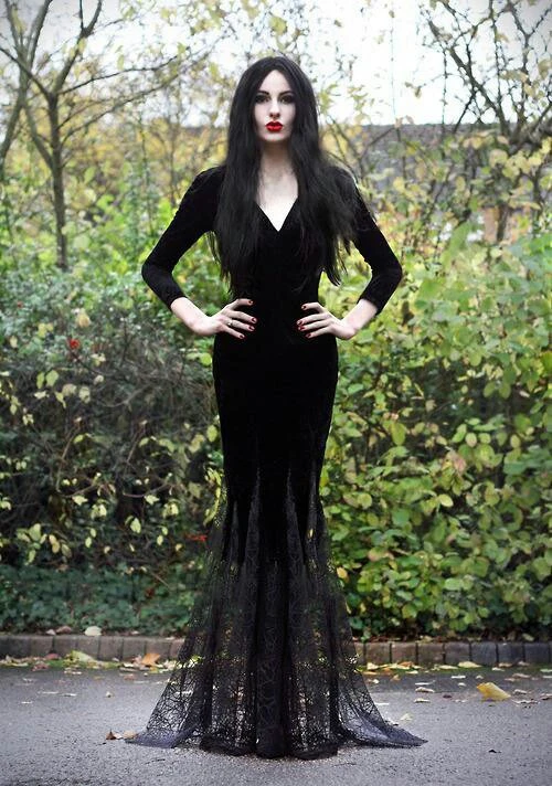 Arriba 34+ imagen morticia addams outfit