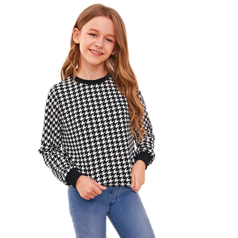 SHEIN Kiddie/Повседневная Толстовка с принтом в черно-белую ломаную клетку; топы для детей; коллекция года; весенние однотонные пуловеры с длинными рукавами и отделкой для подростков