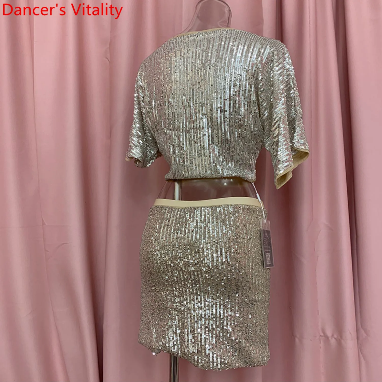 Женская одежда для танца живота, новинка, блестящий топ с вырезом лодочкой, короткая юбка комплект для восточных индийских танцев, 2 цвета, костюм для выступлений