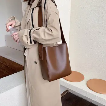 

Single Shoulder Bag Girl 2019 New Korean Version Baitao Slant Bag Simple Fashion Large Capacity Bag
