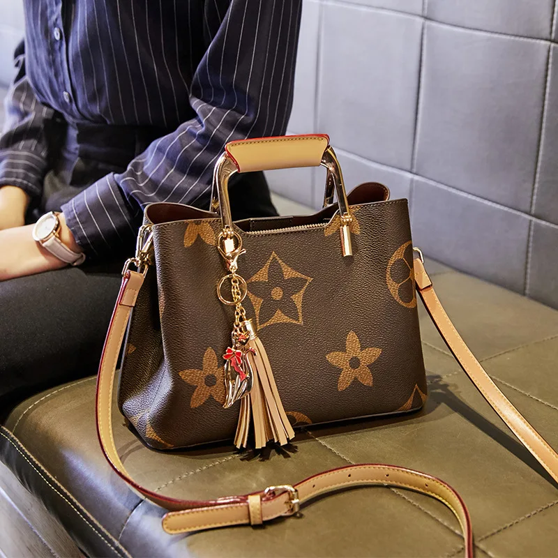 

2020 new one-shoulder bag vintage oblique arm print bag handheld bucket bag lady's trendy bag deluxe bag