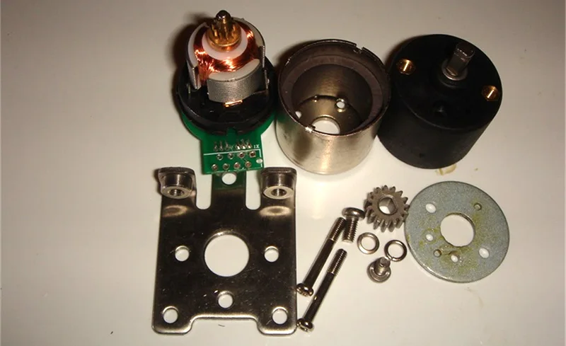 Используется импортный мини-двигатель замедления 12V 70rpm с обнаружением Холла