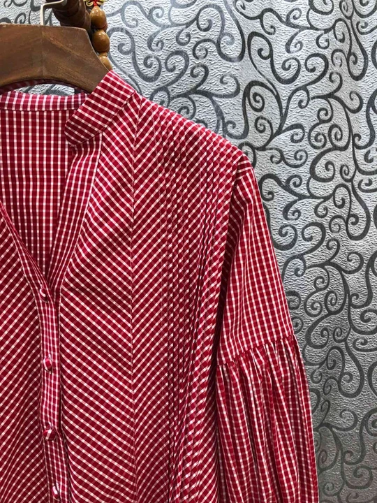 In early autumn of, New Woman's irregular pleated foam long-sleeved checked shirt 829