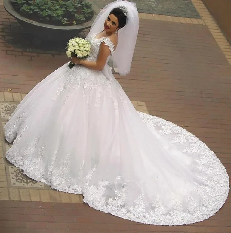 Verbazingwekkende Prinses 2018 V-hals Cap Sleeve Kapel Trein Toepassingen Bal Bruidsjurk Vestido Lange Moeder Van De Bruid Jurken Verbazingwekkende Prinses 2018 V-hals Cap Sleeve Kapel Trein Toepassingen Bal Bruidsjurk Vestido Lange Moeder Van De Bruid Jurken