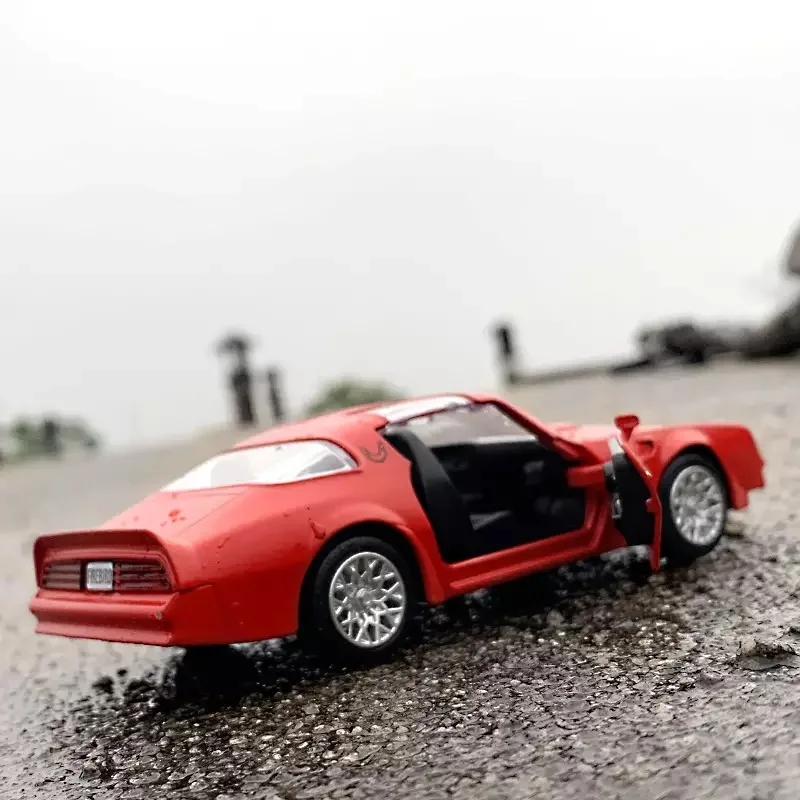 1:36 Pontiac Firebird Classic Alloy Sports Car Model Simulation Metal Audible and Luminous Children's Gift Collection | Игрушки и